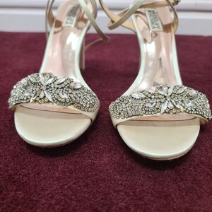 Jeweled Ivory Baddley Mischka Embellished Women's Heels Size 9.5